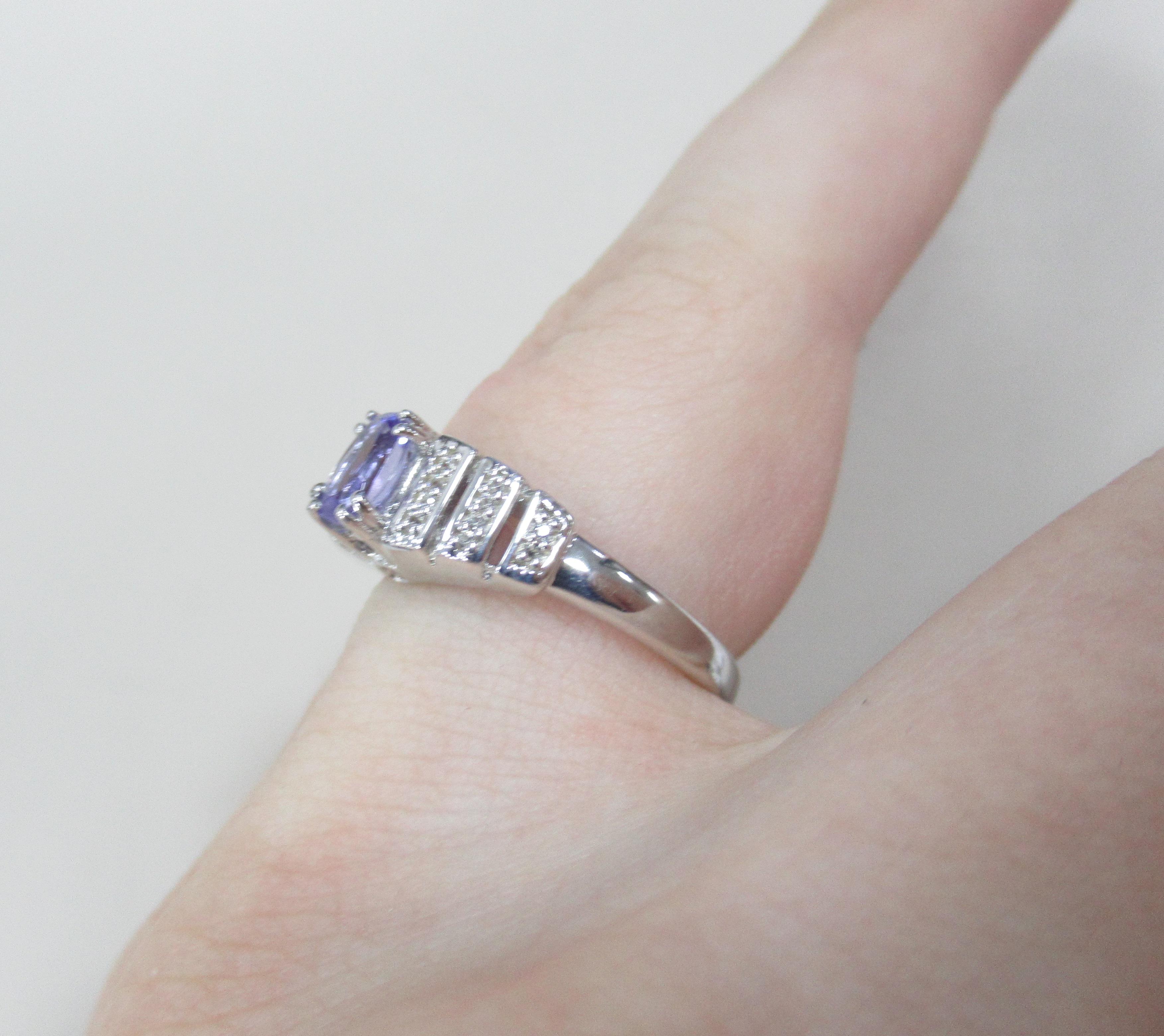 Серебряное кольцо с танзанитом